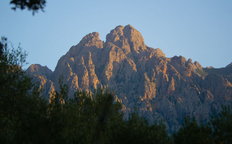 De bergen op Corsica zijn indrukwekkend